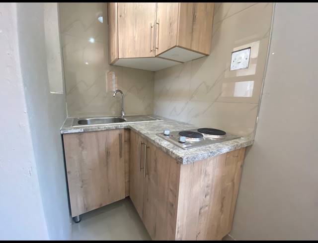 1 BEDROOM APARTMENT TO LET IN WEST ACRES EXT 6